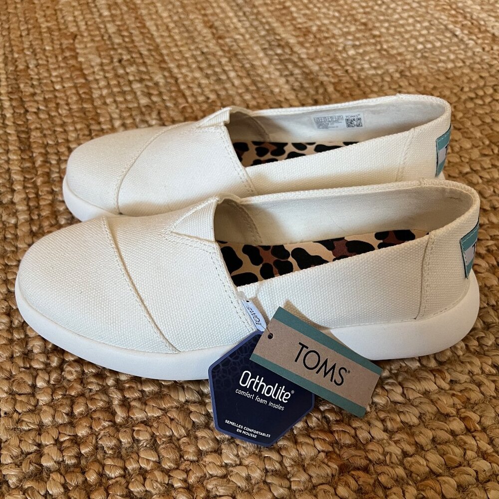 Toms Mallow in White - NEW with tags - Size: 6.5